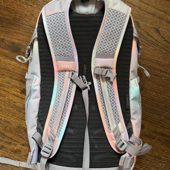 Osprey rainbow ( pride edition) backpack - Picture 4 of 4